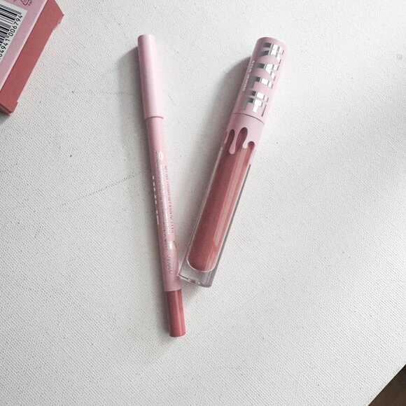 Kylie Jenner Lip Kit Matte Liquid Lipstick and Liner 301 Angel - Picture 2 of 4